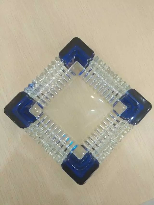 烟灰缸