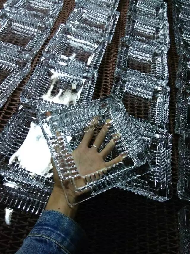 烟灰缸